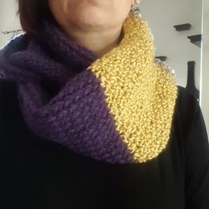 Woven infinity scarve